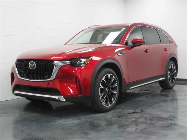 What are the standard safety features of the 2024 Mazda CX-90?